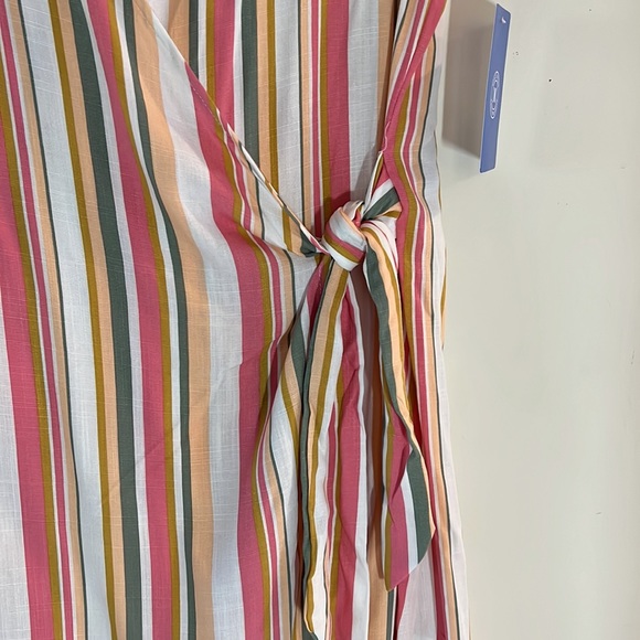 Hurley wrap dress. NWT - Picture 4 of 10